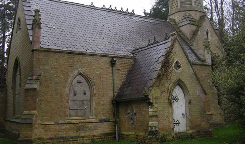 Disused cemetery chapel